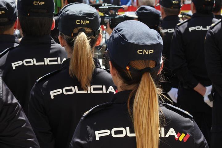 Mujeres miembros de la Policía Nacional