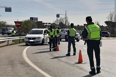 La Guardia Civil durante un control de tráfico 