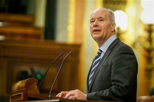 El ministro de justicia, Juan Carlos Campo, en la tribuna del Congreso