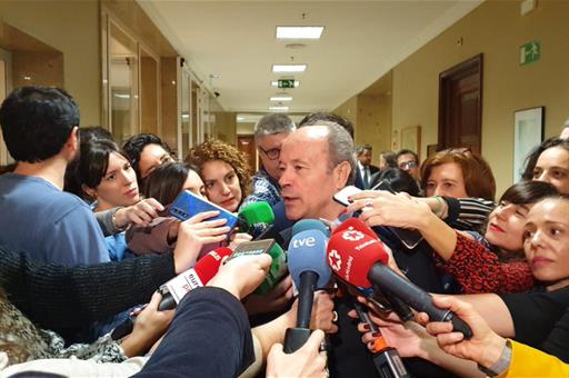 Juan Carlos Campo atendiendo a los medios de comunicación