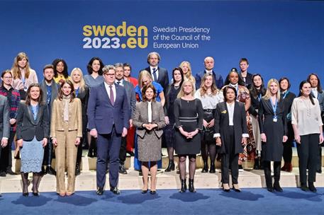 29/03/2023. Llop explains measures to combat human trafficking for the purpose of sexual exploitation. Family photo of the Conference on pre...