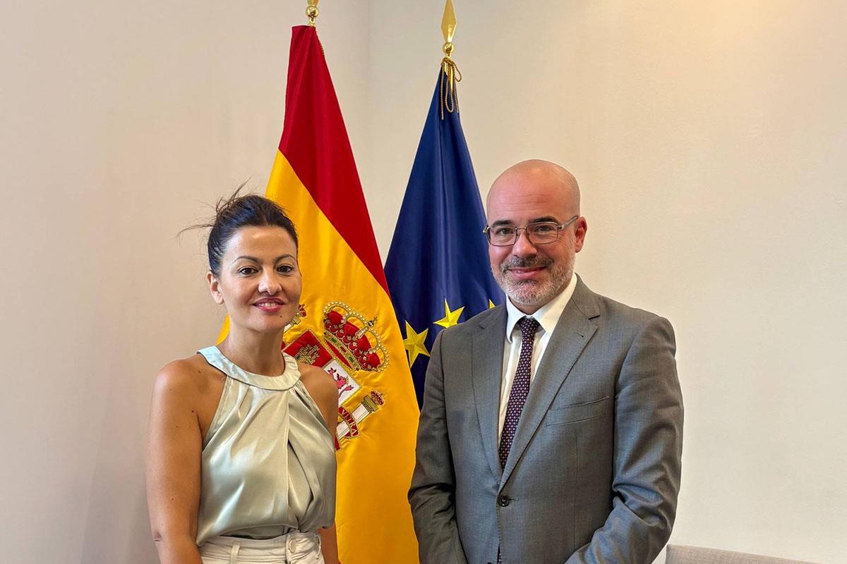 ​​​La ministra de Juventud e Infancia, Sira Rego, junto al delegado del Gobierno en la Comunidad de Madrid, Francisco Martín.