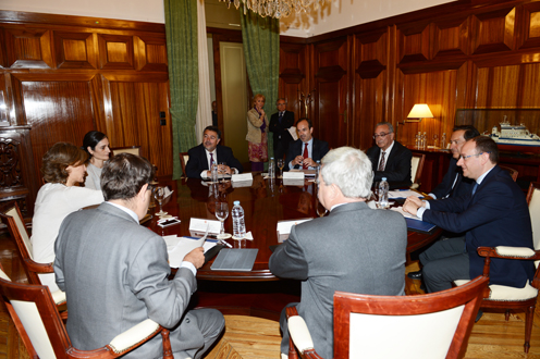 La ministra de Agricultura, Isabel García Tejerina, se reúne con el Comité Ejecutivo de FIAB (Foto: Ministerio de Agricultura)