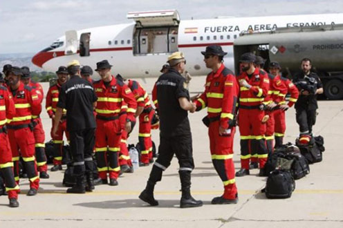 4/05/2015. La UME viaja a Nepal. Militares de la UME y miembros del equipo de Montaña de la Guardia Civil, antes de salir para Nepal.