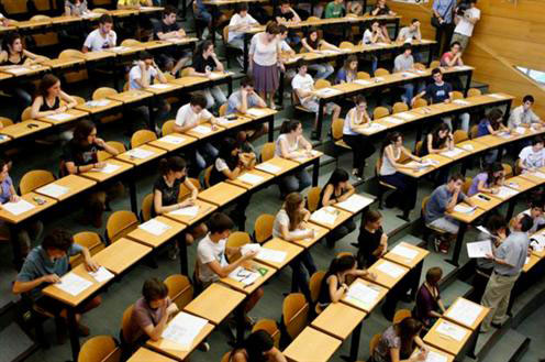 Aula con estudiantes