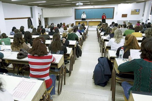 Opositores en un examen 