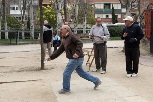 Jubilados jugando en el parque