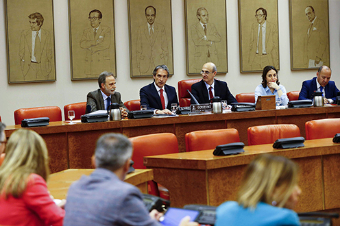 23/04/2018. El ministro de Fomento, Iñigo de la Serna, en la Comisión de Fomento del Congreso de los Diputados