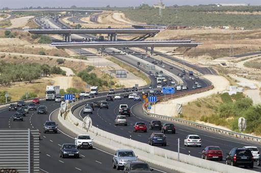 Fomento asumirá mañana la gestión de la autopista R-2