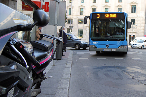 Autobús en una calle