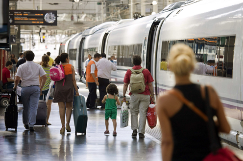 5/08/2014. Pasajeros tren EFE-I