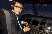 Soria dentro de un simulador de vuelo (Foto de EFE) Soria dentro de un simulador de vuelo (Foto de EFE)