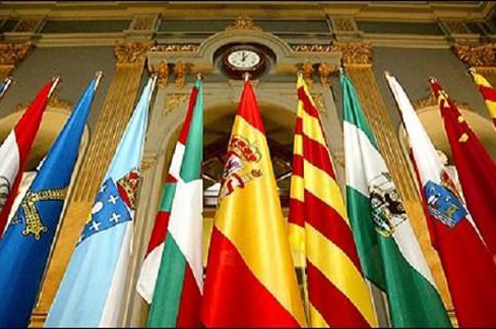 Banderas de las Comunidades Autonómas. (Foto de archivo)