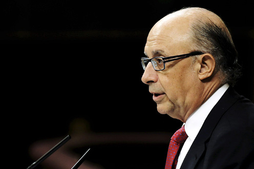 El ministro de Hacienda y Administraciones Públicas, Cristóbal Montoro, comparece en el Pleno del Congreso (Foto: EFE)