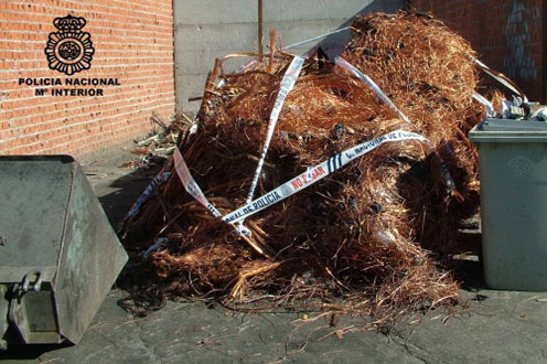 6/08/2015. Desmantelado punto de almacenaje y distribución por robo de cobre