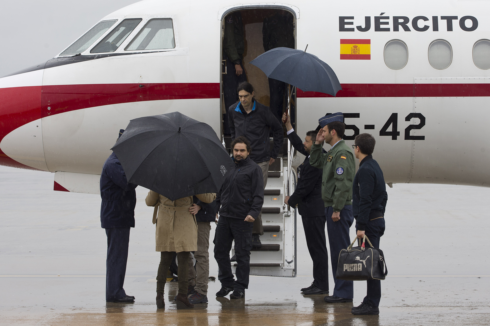 8/05/2016. La vicepresidenta recibe a los periodistas españoles liberados en Siria. La vicepresidenta del Gobierno en funciones, Soraya Sáen...