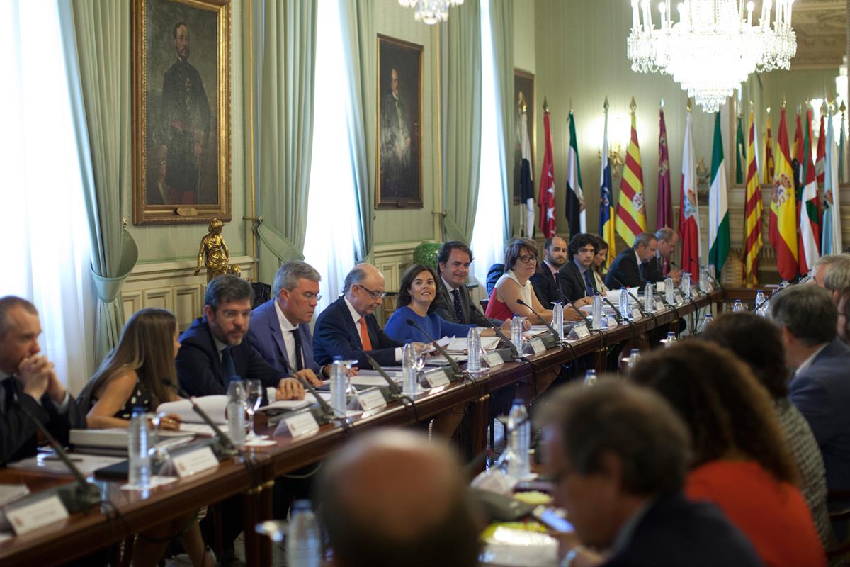 17/07/2017. Sáenz de Santamaría preside el Comité de Seguimiento de la Conferencia de Presidentes. La vicepresidenta y ministra de la Presid...