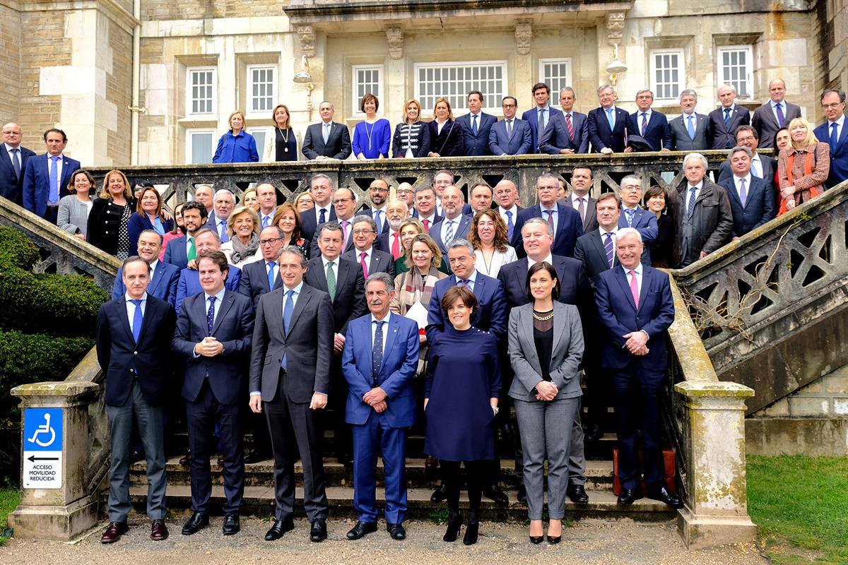 10/04/2018. Reunión de coordinación en Santander con los delegados y subdelegados del Gobierno. La vicepresidenta del Gobierno y ministra de...