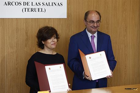 29/05/2018. Soraya Sáenz de Santamaría firma en Arcos de las Salinas el nuevo Fondo de Inversiones de Teruel. La vicepresidenta del Gobierno...