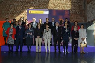 Miembros del Gobierno antes del acto de entrega de los premios contra violencia de género