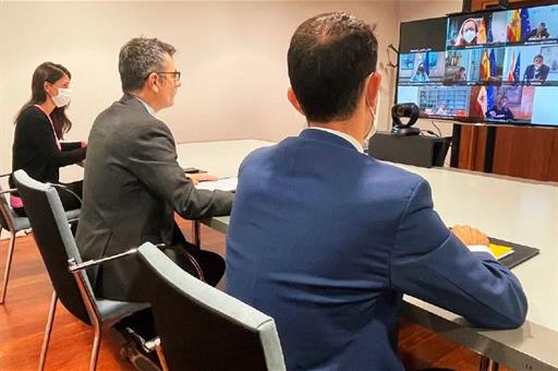 El ministro Félix Bolaños durante la reunión, celebrada por videoconferencia