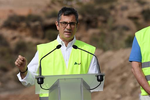 Félix Bolaños durante la vista a las obras