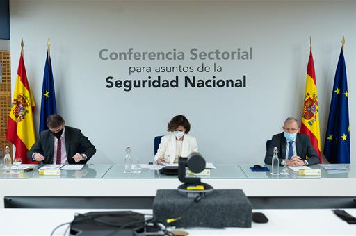 La vicepresidenta primera del Gobierno, Carmen Calvo, durante la reunión, celebrada por videoconferencia