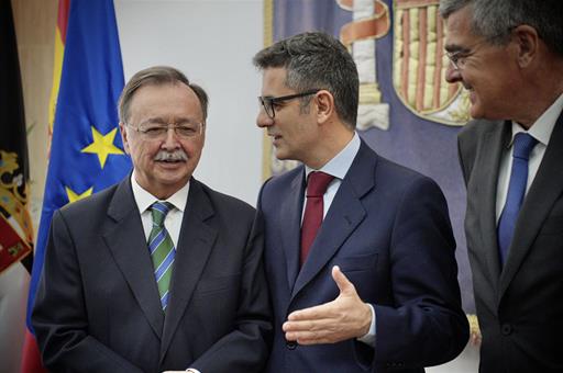 El ministro Félix Bolaños, el presidente de Ceuta, Juan Jesús Vivas, y el delegado del Gobierno Rafael García