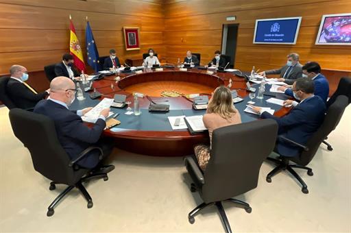 Félix Bolaños en el transcurso de la reunión