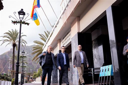 El ministro Félix Bolaños y el presidente de Canarias Ángel Víctor Torres