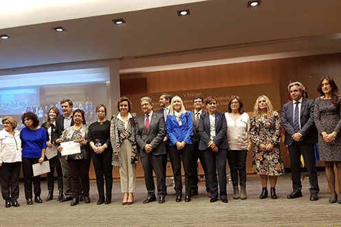 Foto de familia de los asistentes al acto