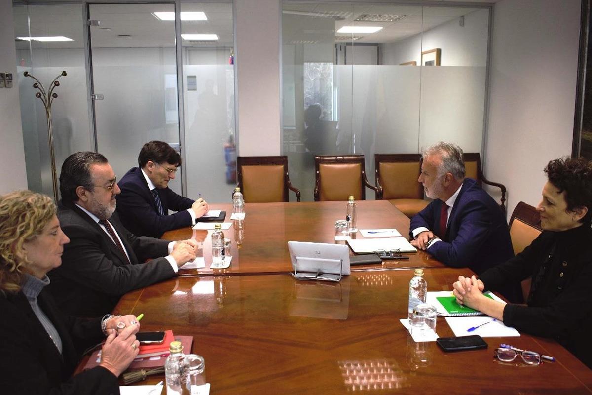Reunión de Ángel Víctor Torres con representantes de la Organización Nacional de Ciegos Españoles