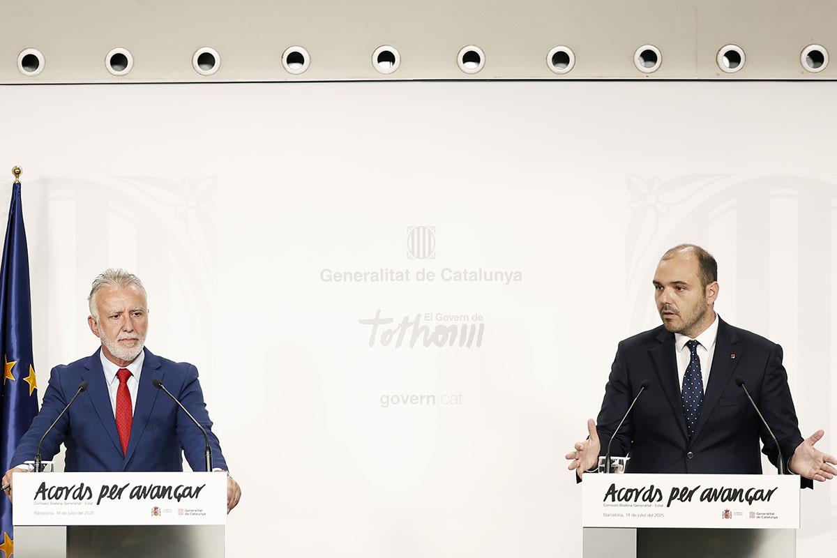 El ministro de Política Territorial y Memoria Democrática, Ángel Víctor Torres, y el conseller de Presidencia, Albert Dalmau 