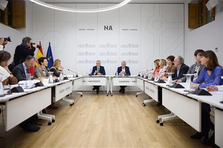 El ministro de Política Territorial y Memoria Democrática, Ángel Víctor Torres, en la reunión