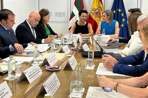 Los representantes del Estado y del País Vasco durante la reunión que han mantenido.