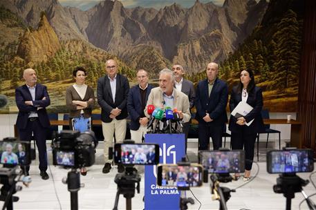 El ministro de Política Territorial Y Memoria Democrática, Ángel Víctor Torres, durante su intervención ante los medios 