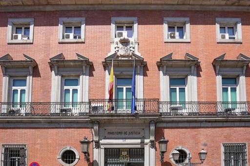 Fachada principal del Ministerio de Presidencia, Justicia y Relaciones con las Cortes