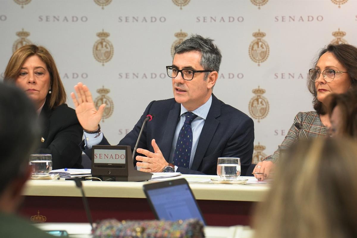 ​​​​El ministro Félix Bolaños comparece en la Comisión de Justicia del Senado