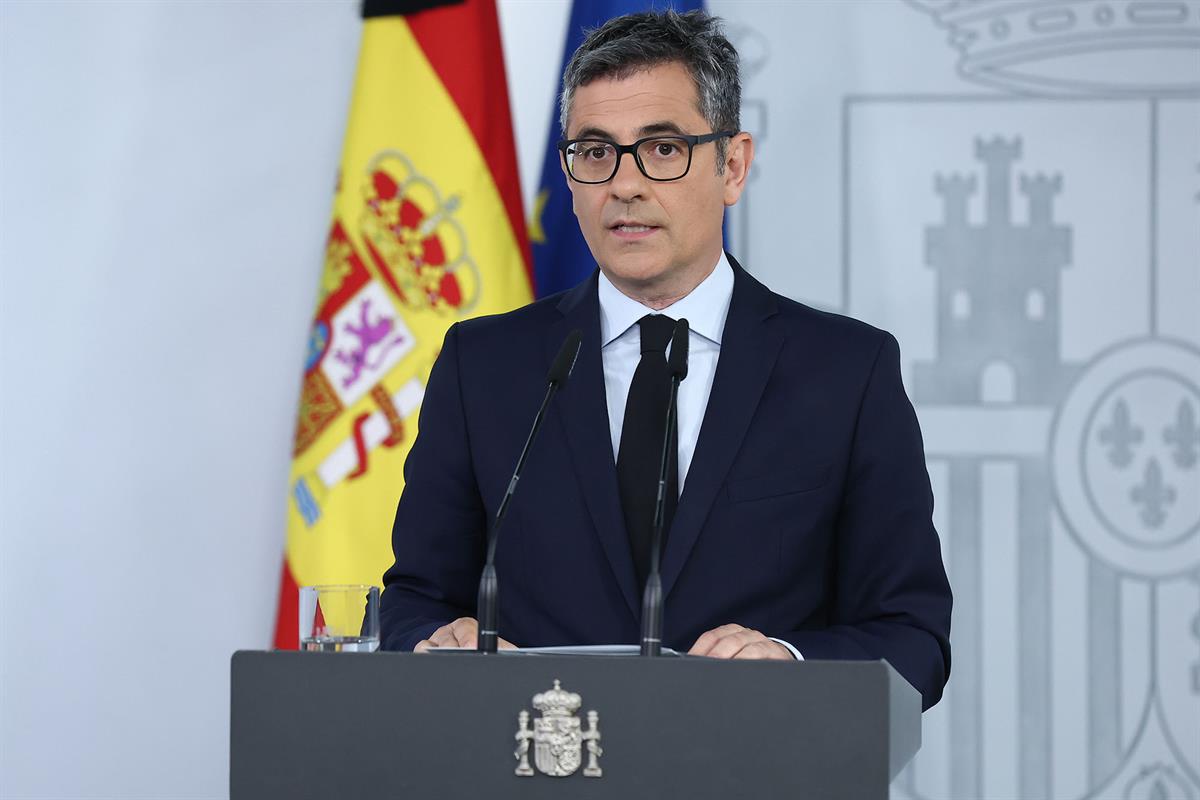 21/04/2025. 210425-bolanos-declaracion-papa2. El ministro de la Presidencia, Justicia y Relaciones con las Cortes, Félix Bolaños, durante la...