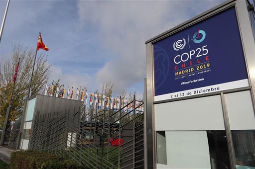 Imagen del recinto ferial de IFEMA con el cartel de la COP25