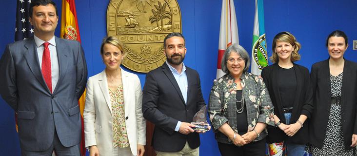 El Alto Comisionado, Francisco Polo, y la alcaldesa del Condado de Miami-Dade, Daniella Levine Cava