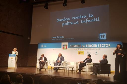 La ministra María Luisa Carcedo interviene durante la Cumbre