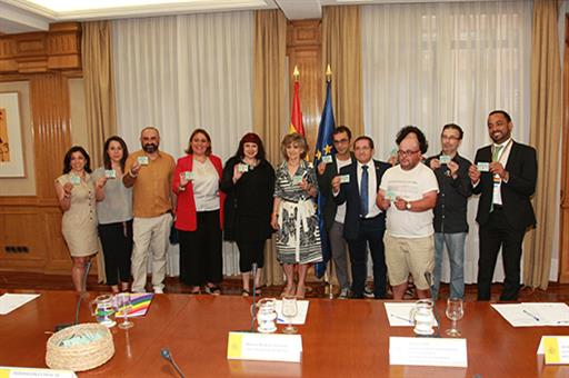María Luisa Carcedo, con colectivos LGBTI y entidades de VIH y Sida María Luisa Carcedo, con colectivos LGBTI y entidades de VIH y Sida