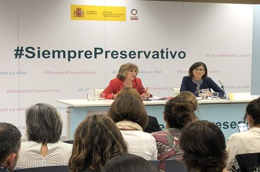 La ministra de Sanidad, Consumo y Bienestar Social, Carcedo, durante la presentación de prevención frente a las ITS