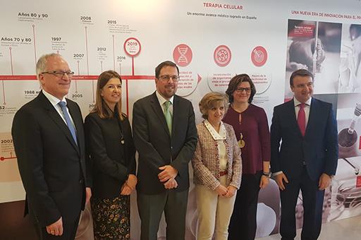 La ministra Carcedo, en la inauguración de una planta farmacéutica de producción de medicamentos celulares