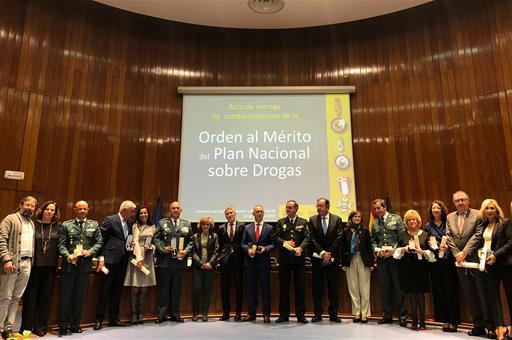 María Luisa Carcedo junto a los asistentes a la reunión