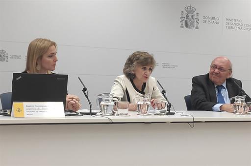 María Luisa Carcedo junto a Beatriz Domínguez-Gil y Enric Carreras, en la presentación de la campaña de Un match x una vida