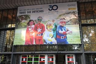 Cartel del 30 aniversario de la Convención sobre los Derechos del Niño