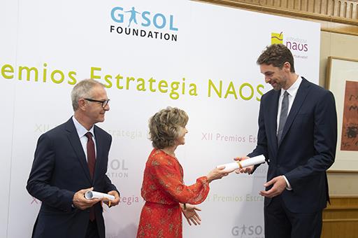 El ministro de Deporte, José Guirao, la ministra de Sanidad, Consumo y Bienestar Social, María Luisa Carcedo, y Pau Gasol