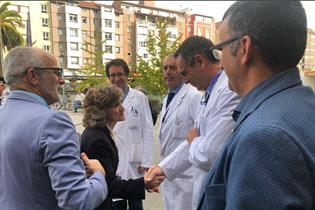 Carcedo con los médicos del Centro de Salud Cazoña